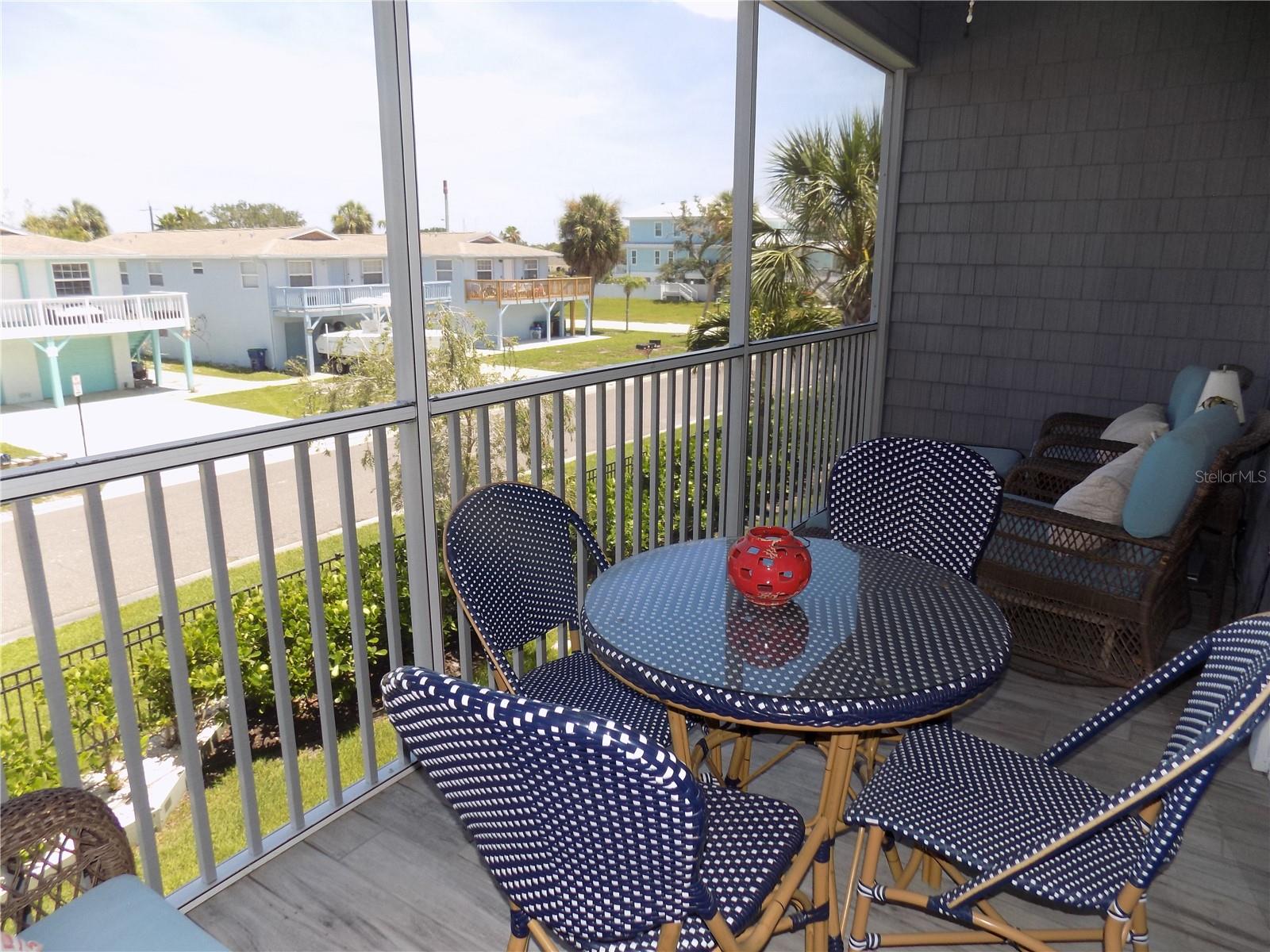 2511 CORAL CT — photo 18