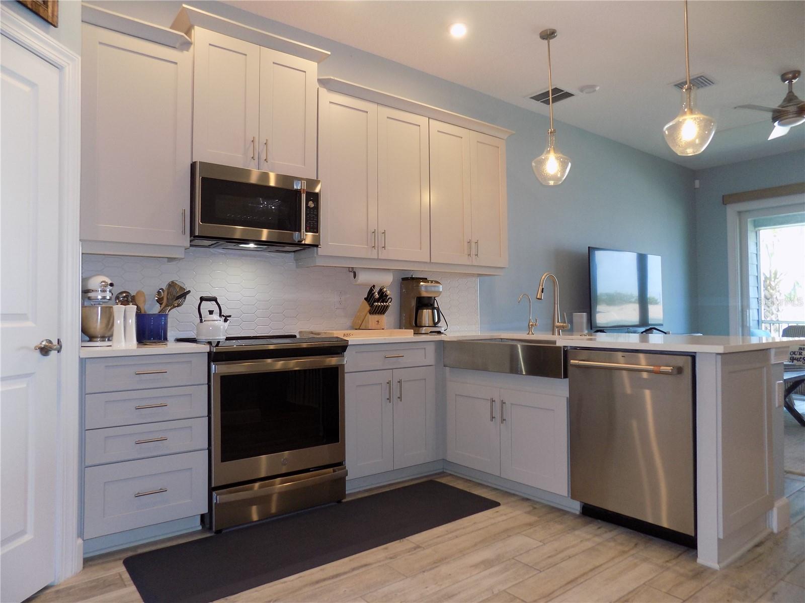 2511 CORAL CT — photo 3
