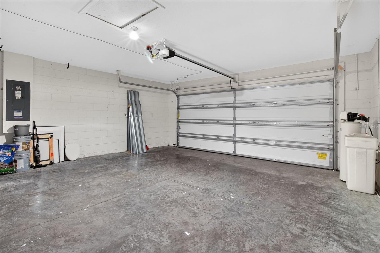 10405 LAGUNA PLAINS DR — photo 23
