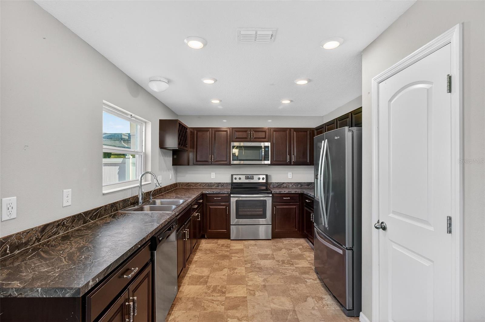 10405 LAGUNA PLAINS DR — photo 8