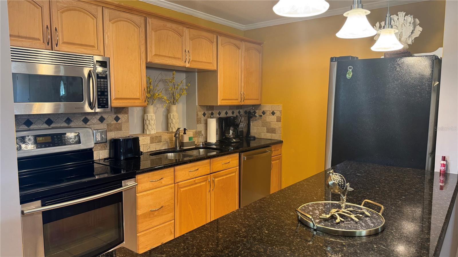 9652 COMMODORE DR — photo 4