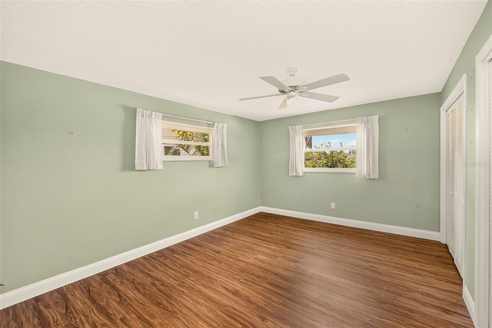 513 HARBOR DR N — photo 23