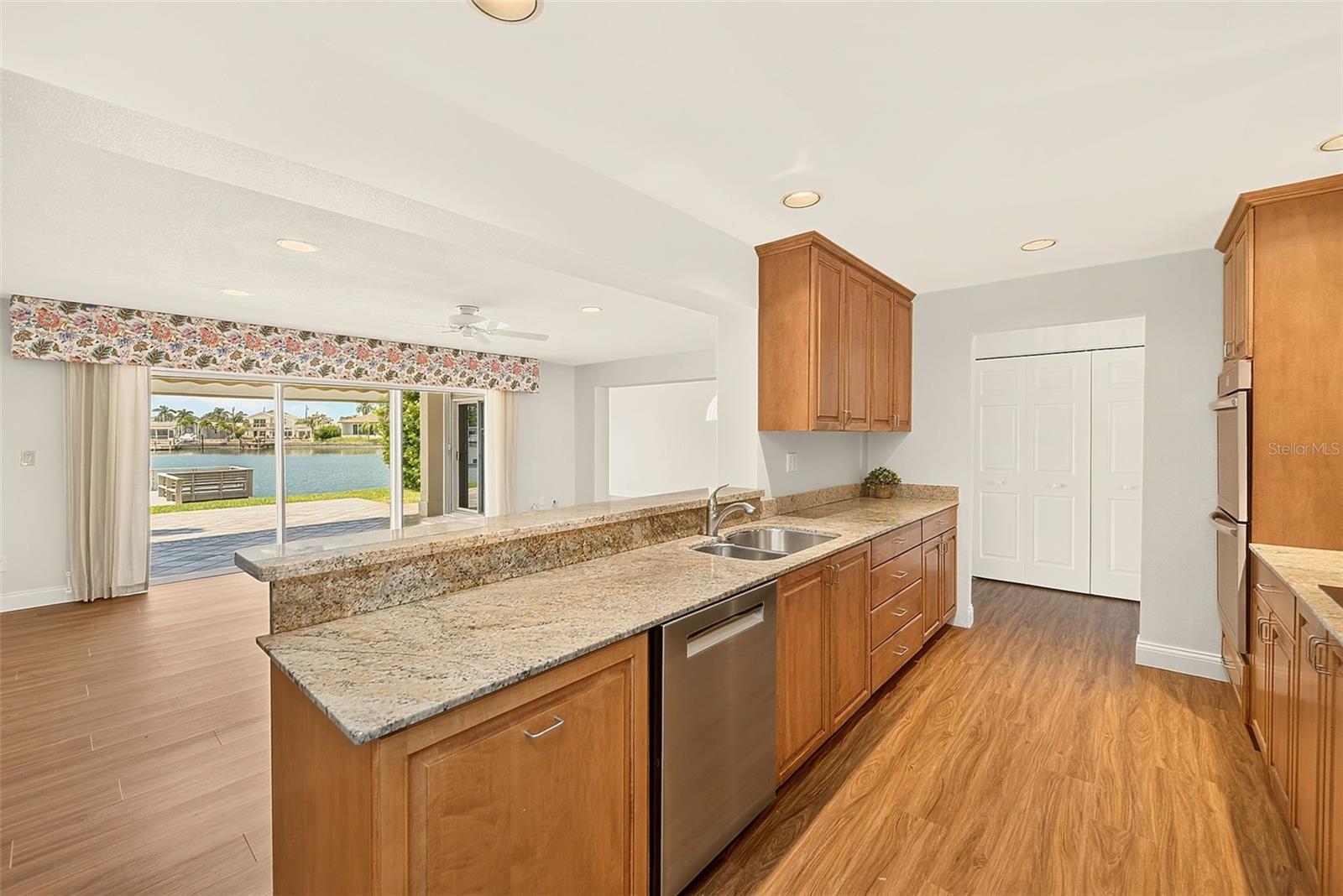 513 HARBOR DR N — photo 9