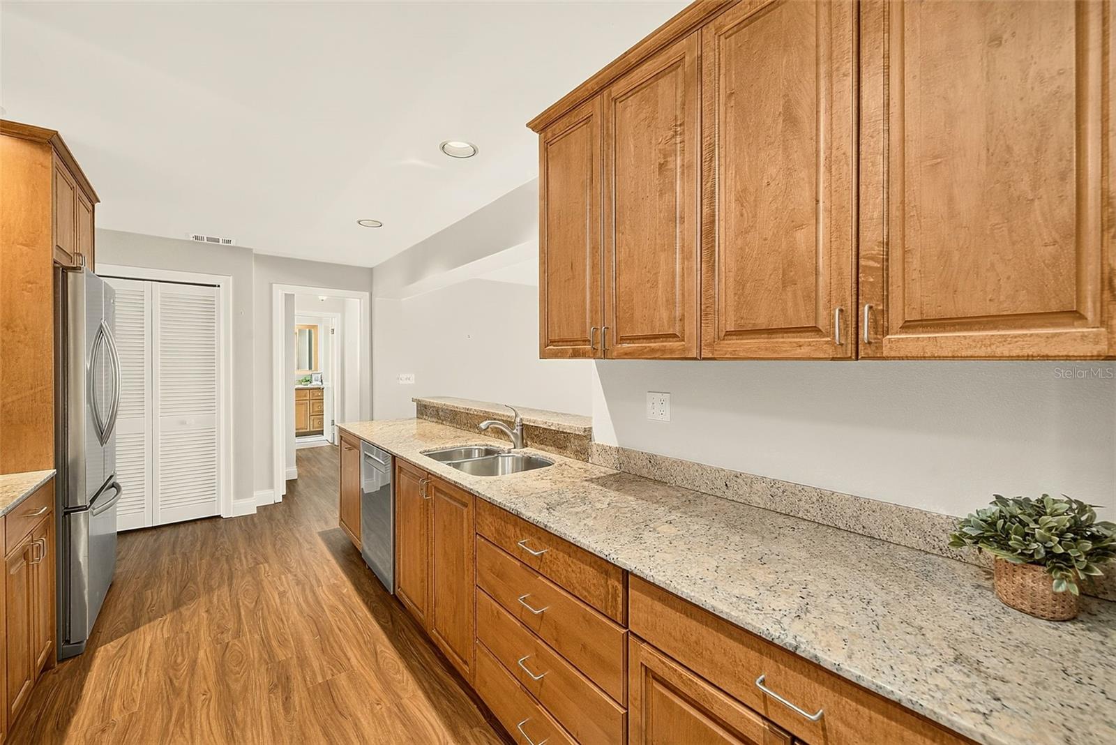 513 HARBOR DR N — photo 11