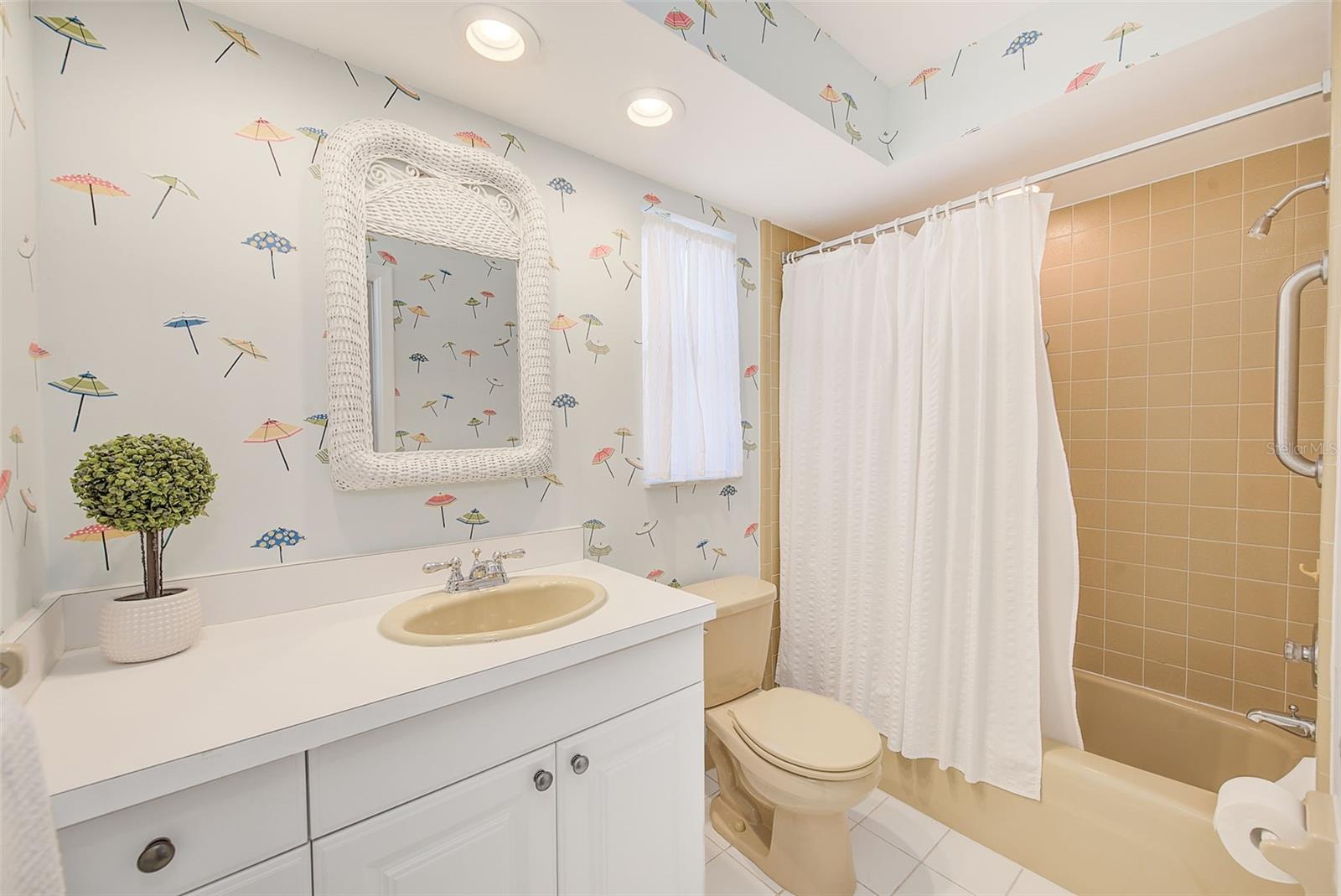 513 HARBOR DR N — photo 31
