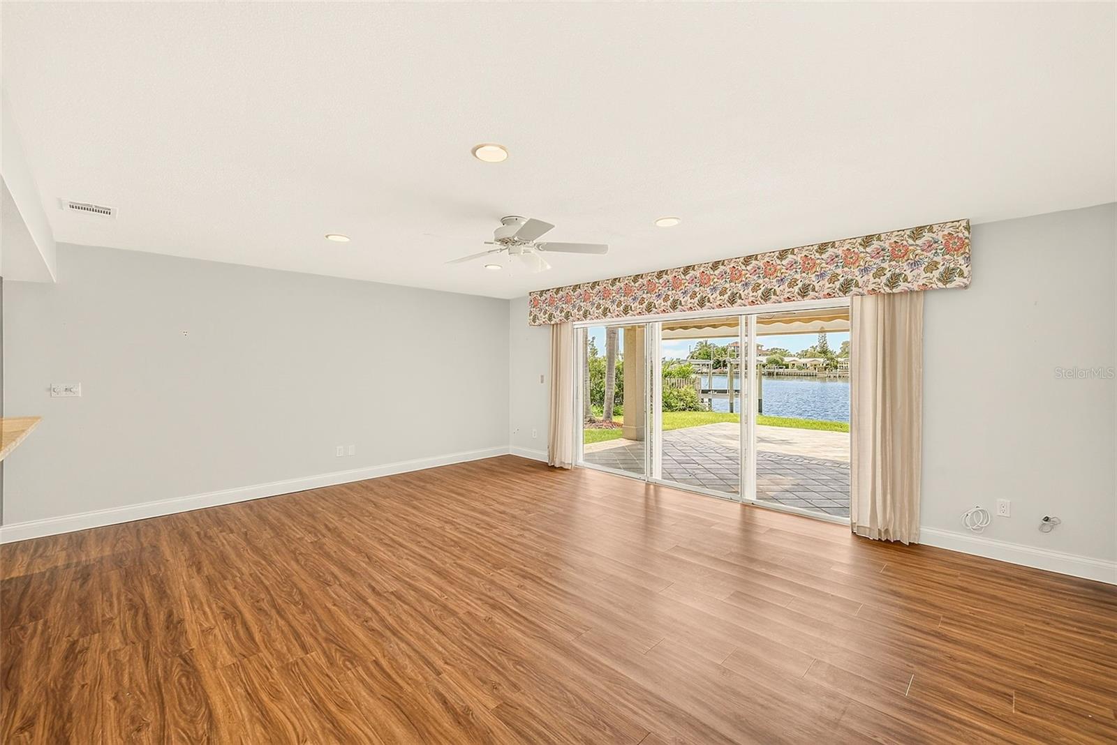 513 HARBOR DR N — photo 15