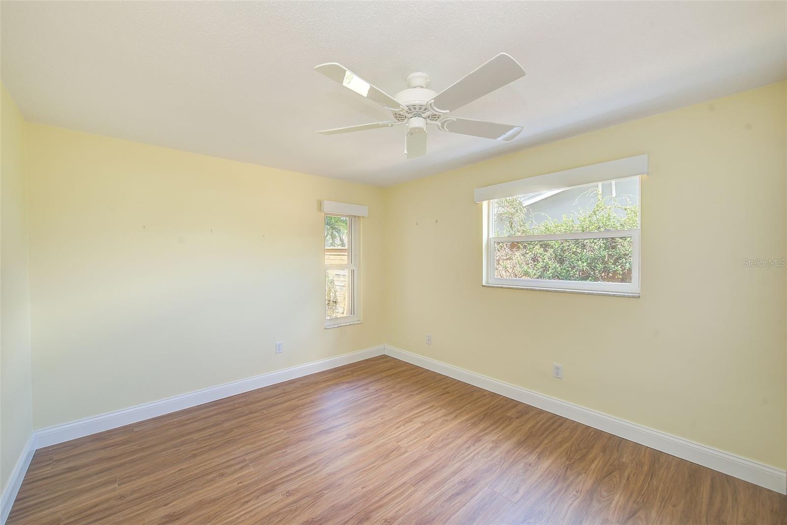 513 HARBOR DR N — photo 29