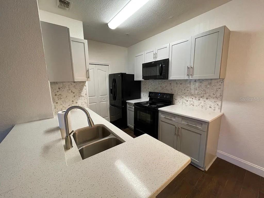 5821 LEGACY CRESCENT PL #102 — photo 4