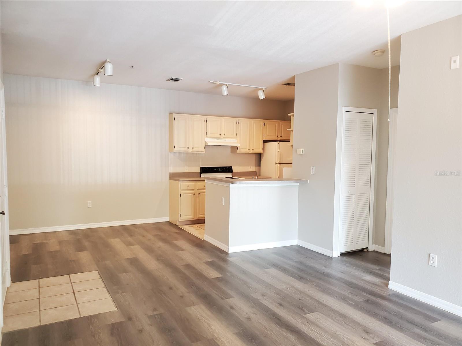 5807 LEGACY CRESCENT PL #201 — photo 4