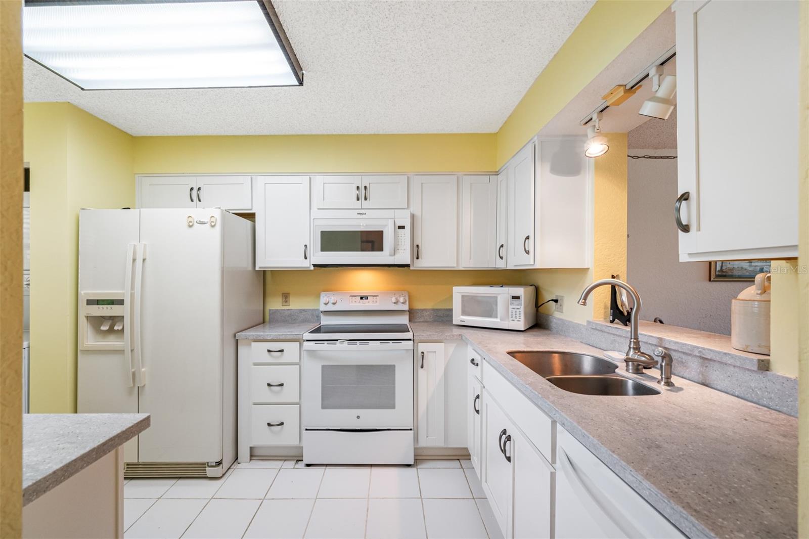 900 COVE CAY DR #1F — photo 11