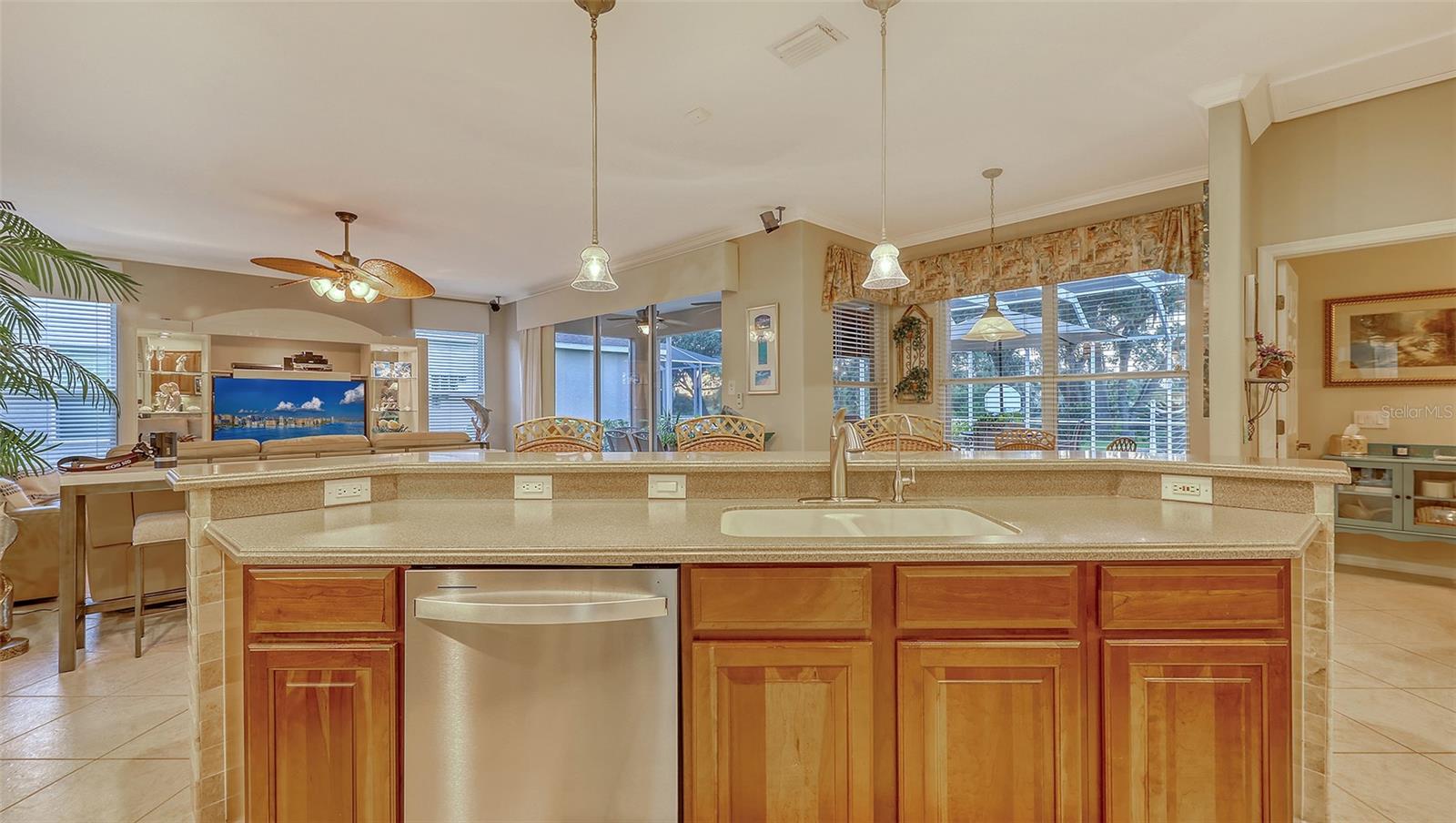 7915 KAVANAGH CT — photo 28