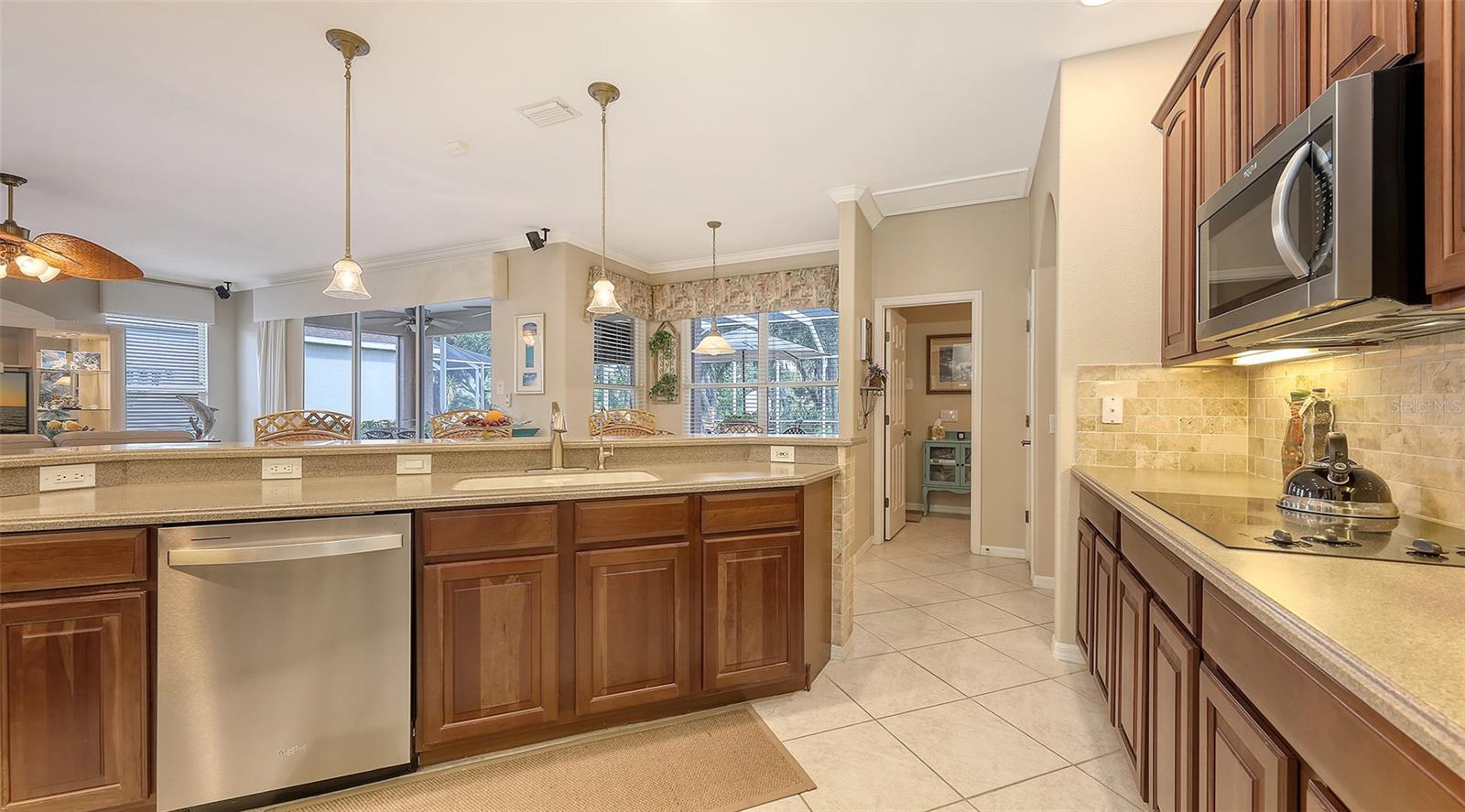 7915 KAVANAGH CT — photo 27