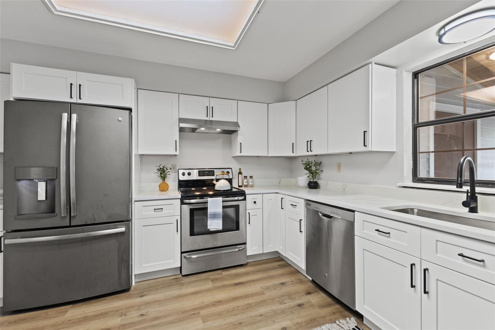 14809 WINDING CREEK CT — photo 8