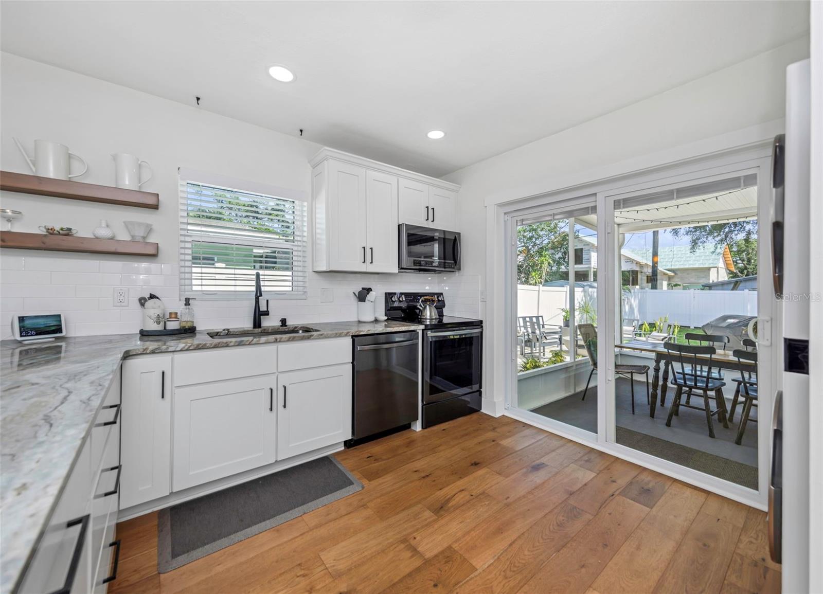1109 MARINE ST — photo 14