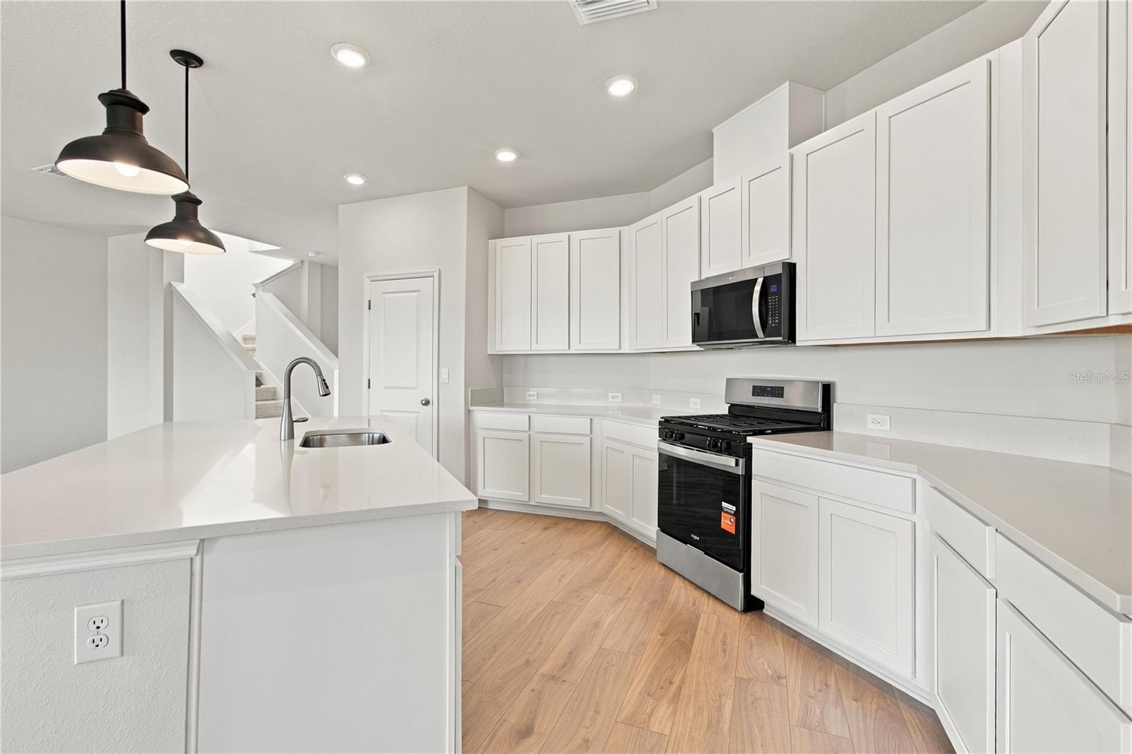 600 ALLORA AVE — photo 5