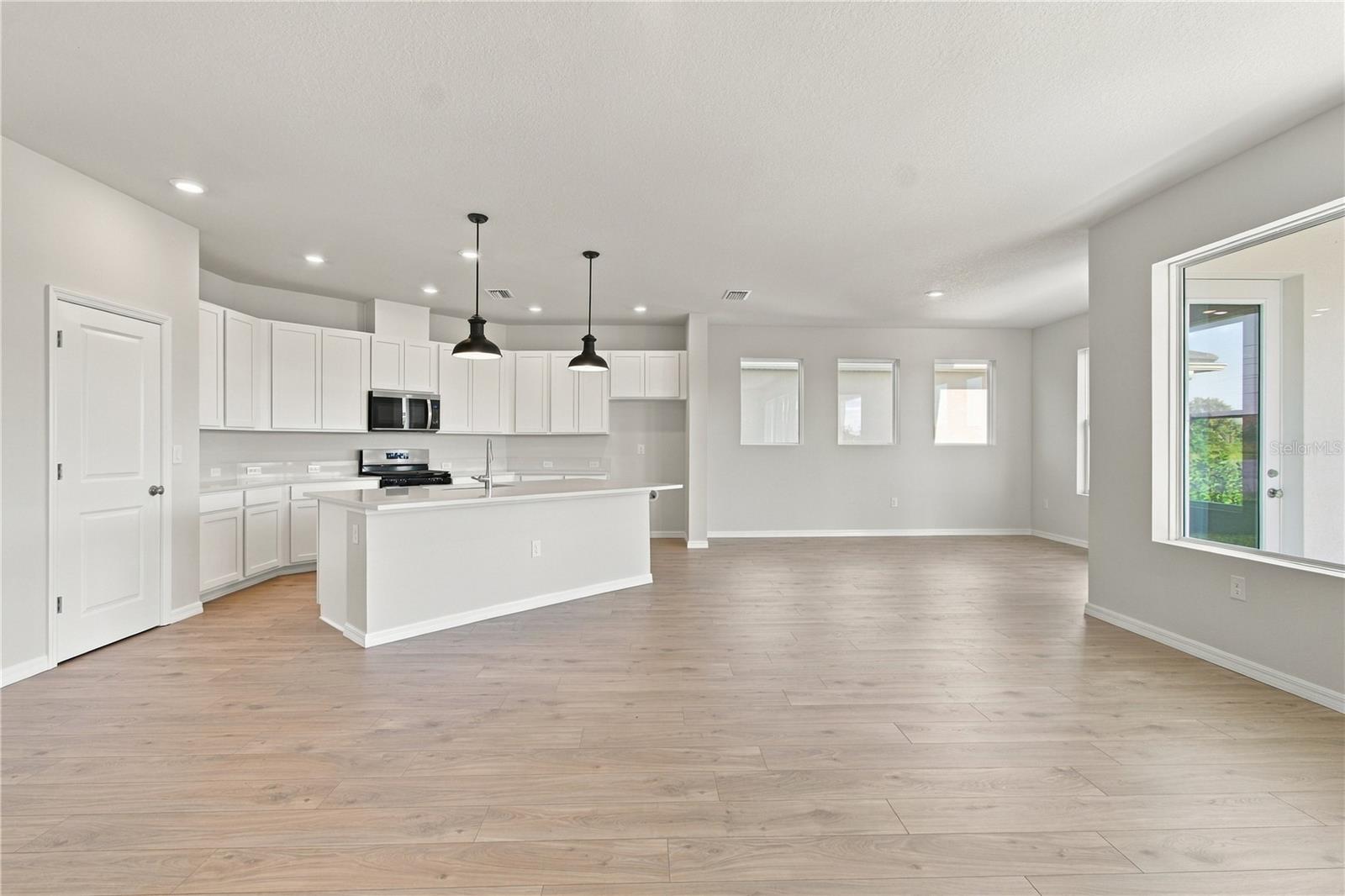 600 ALLORA AVE — photo 13