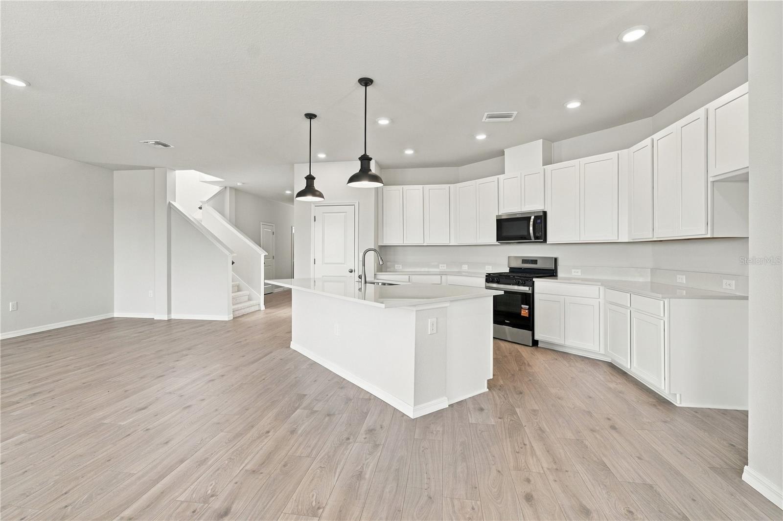 600 ALLORA AVE — photo 4