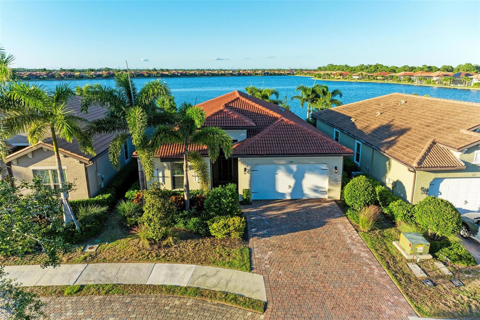 228 MARAVIYA BLVD — photo 3