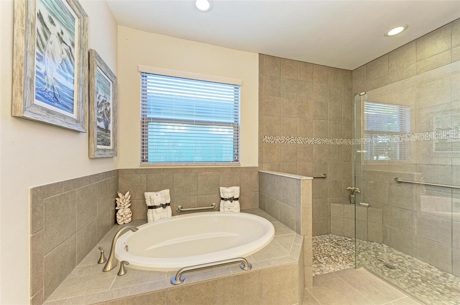 228 MARAVIYA BLVD — photo 31