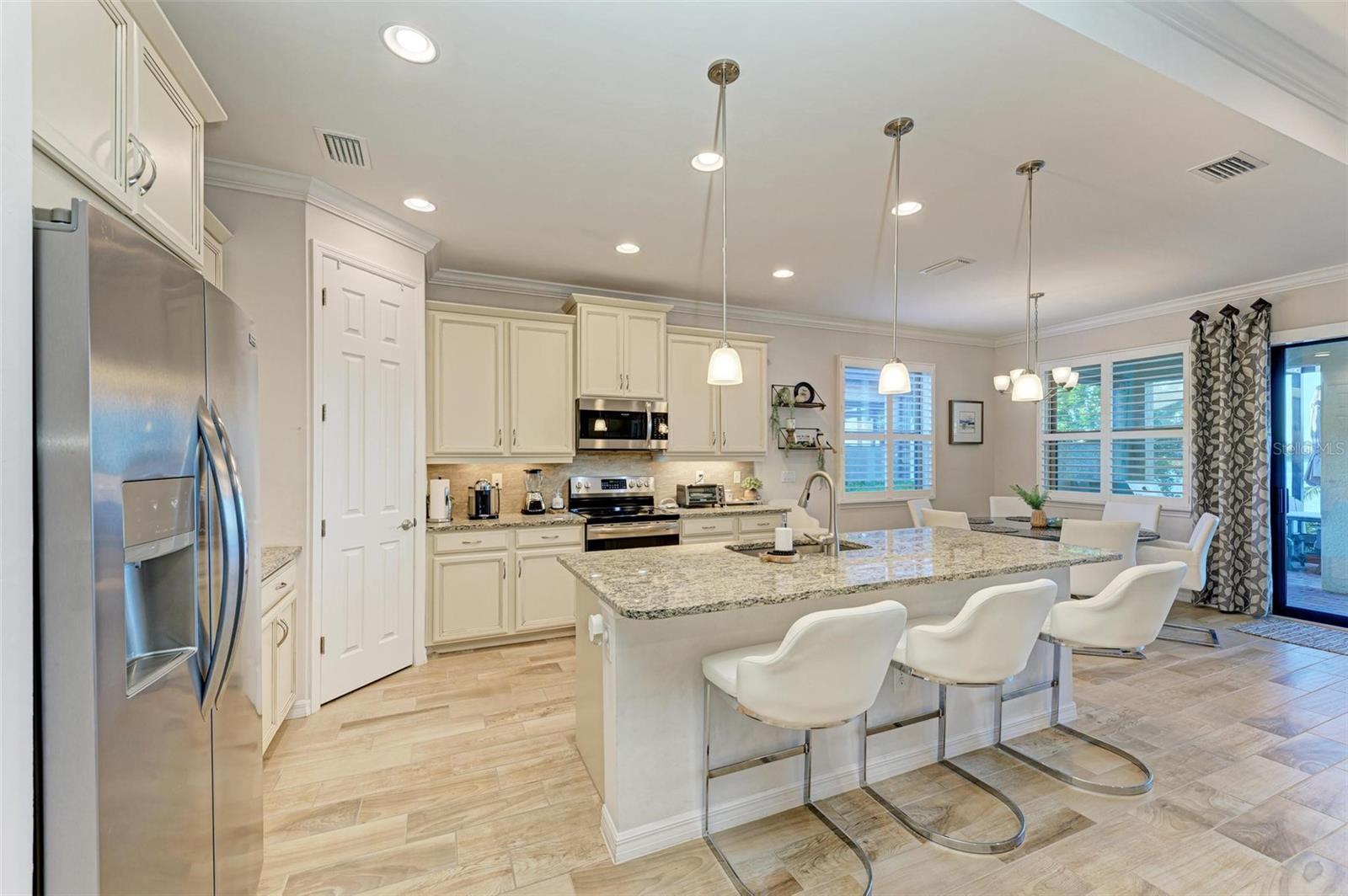 228 MARAVIYA BLVD — photo 15