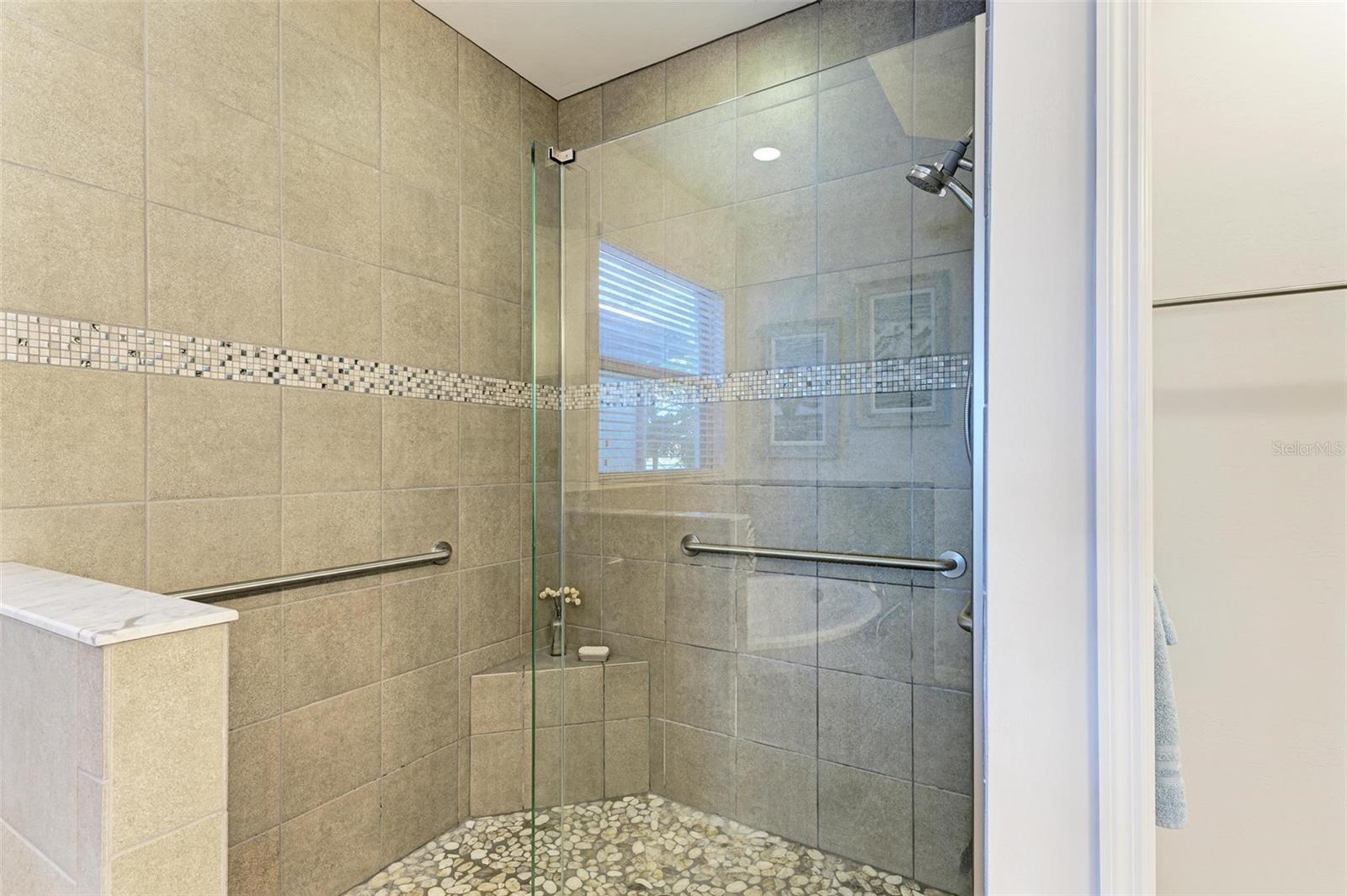 228 MARAVIYA BLVD — photo 32