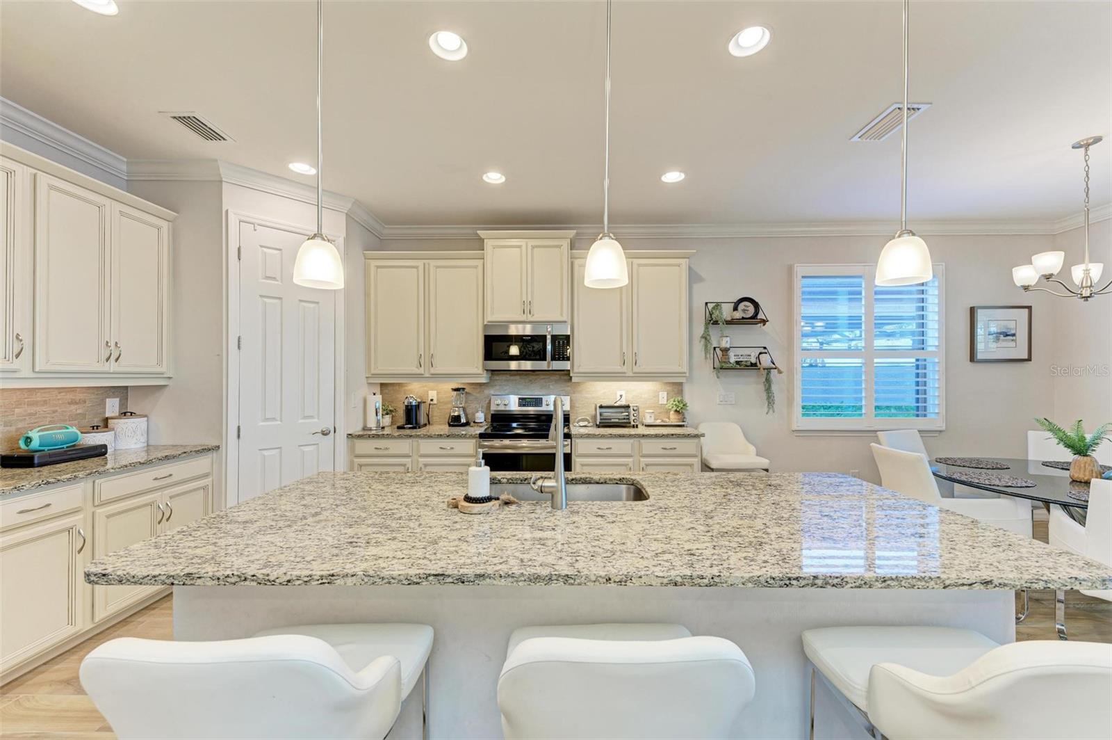 228 MARAVIYA BLVD — photo 16