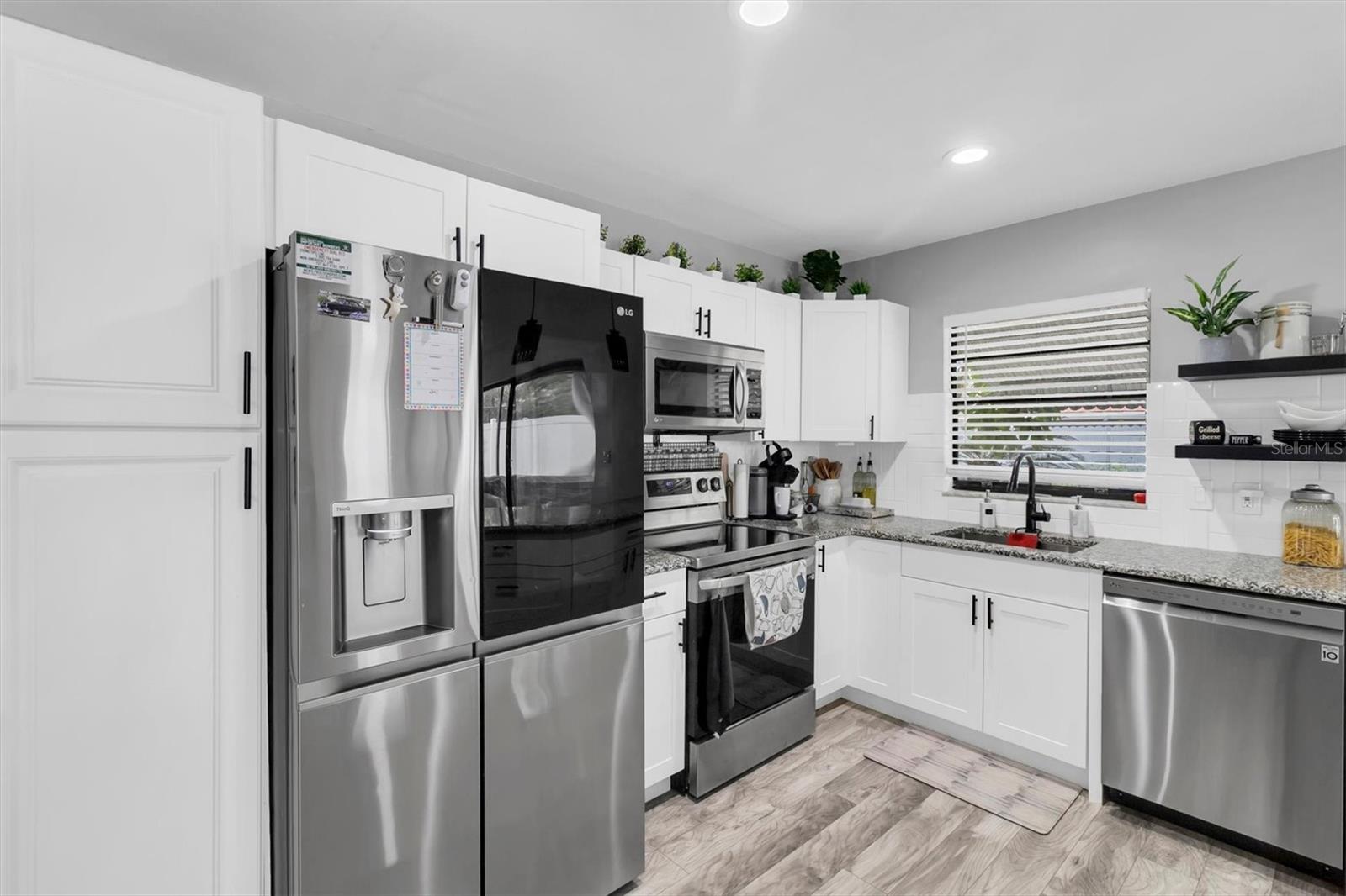 8038 BUTTONBALL LN — photo 10