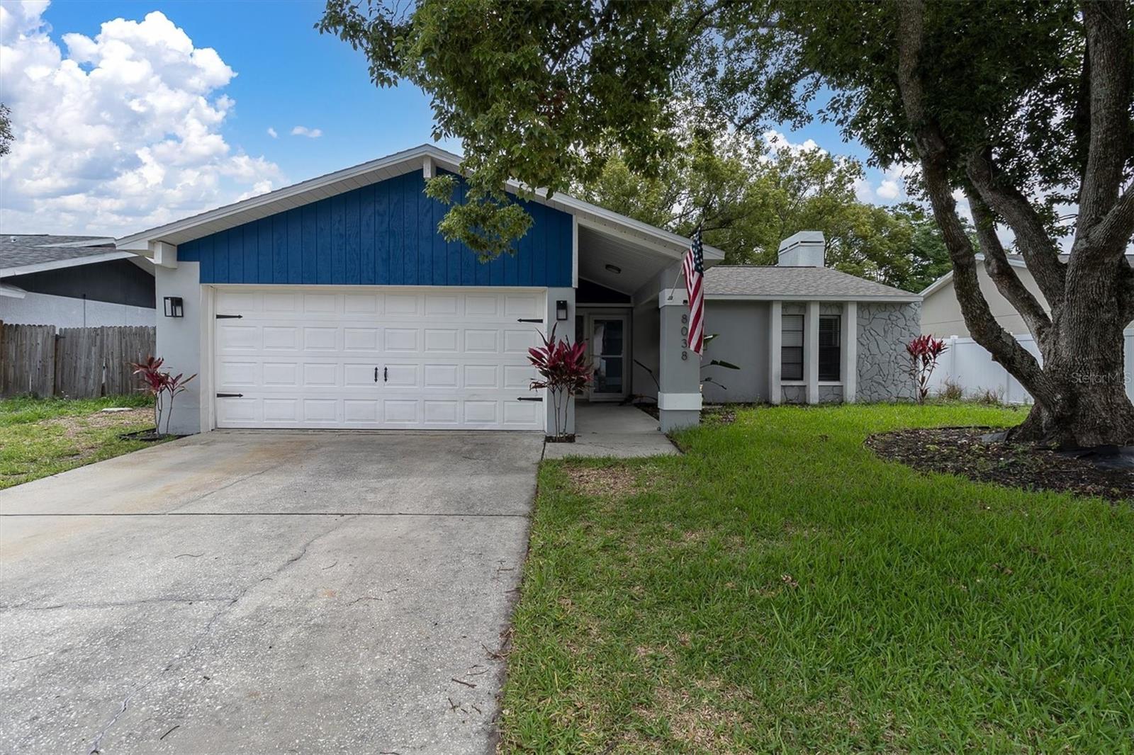 8038 BUTTONBALL LN — photo 2