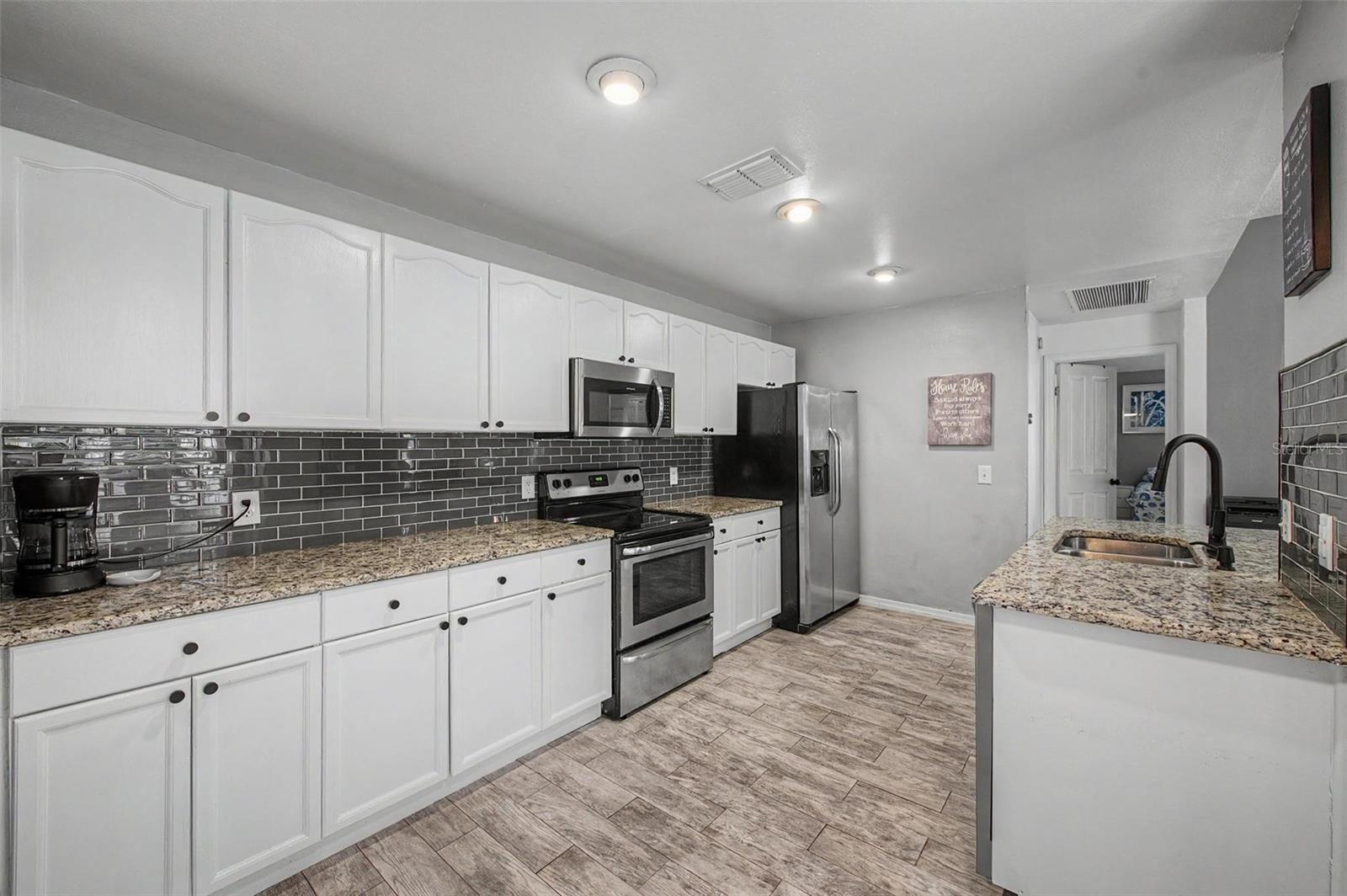655 SAND RIDGE DR — photo 15
