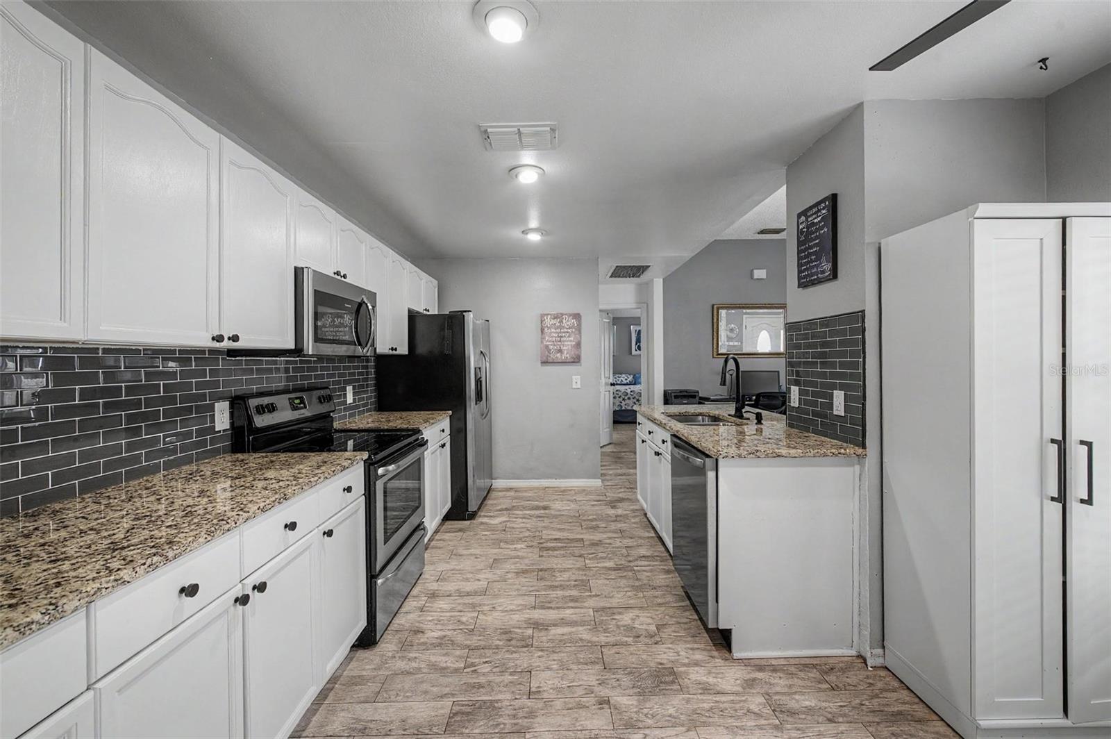 655 SAND RIDGE DR — photo 14