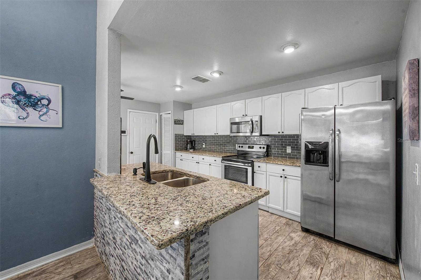 655 SAND RIDGE DR — photo 10