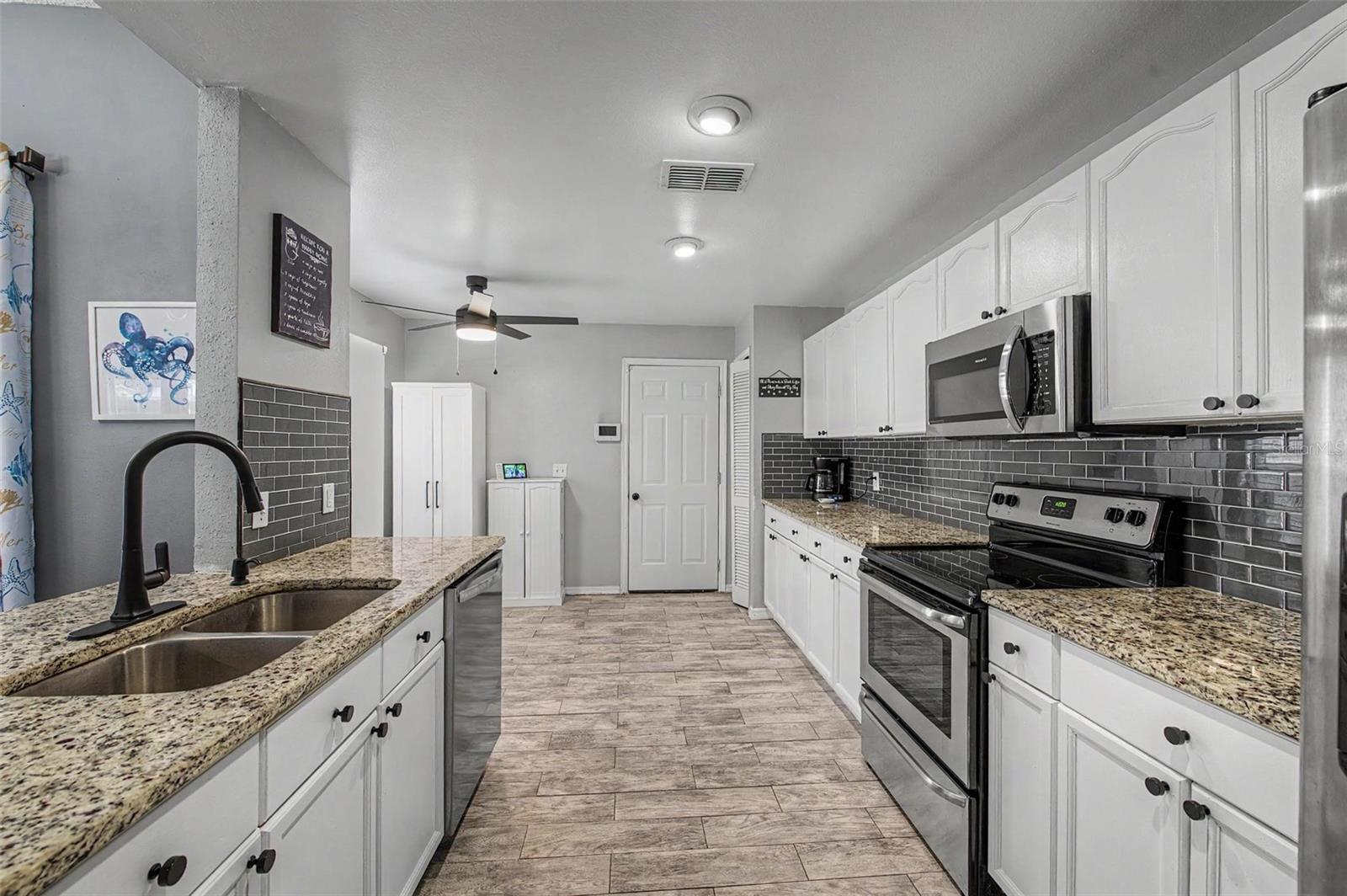 655 SAND RIDGE DR — photo 13