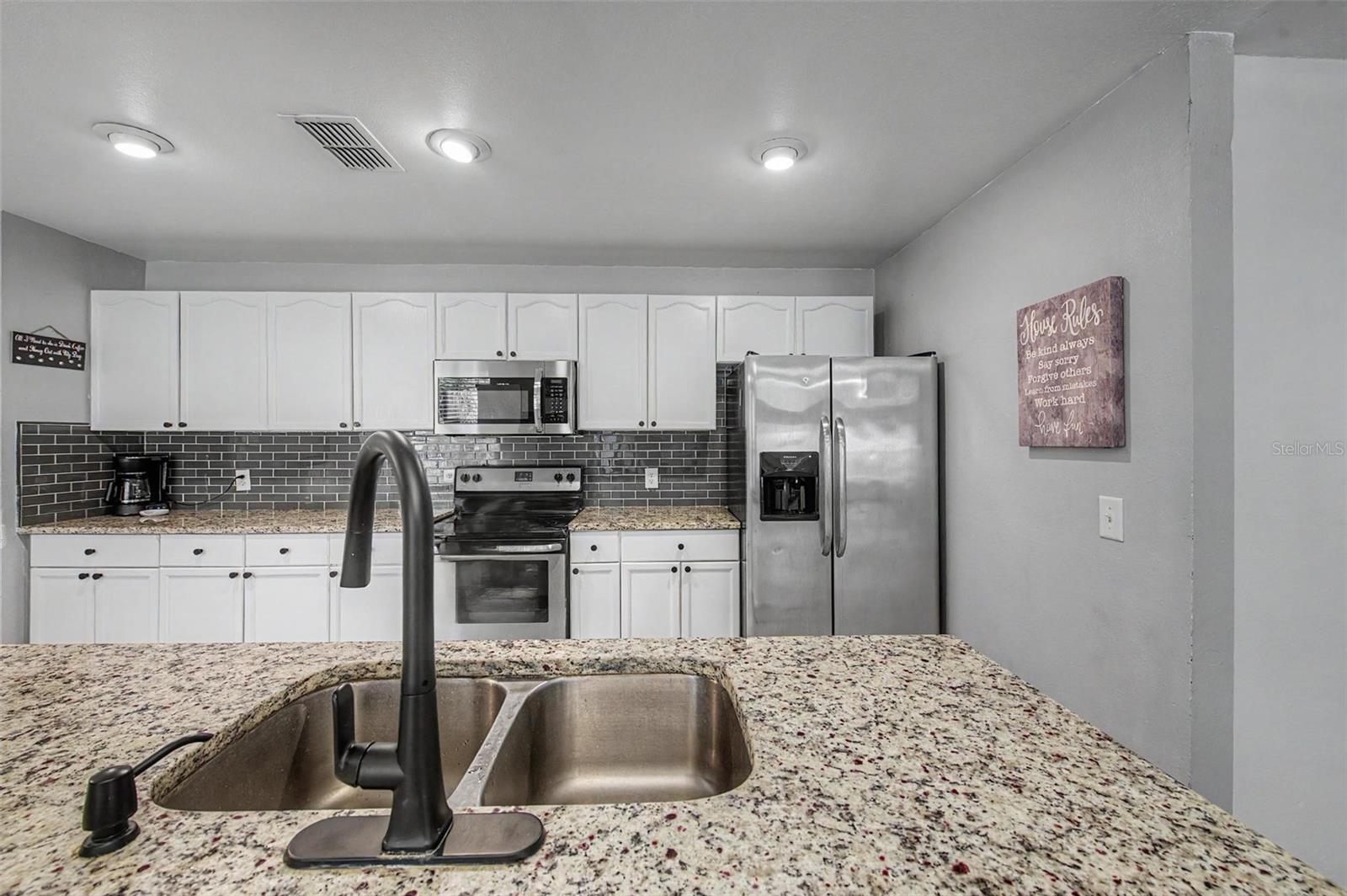 655 SAND RIDGE DR — photo 11