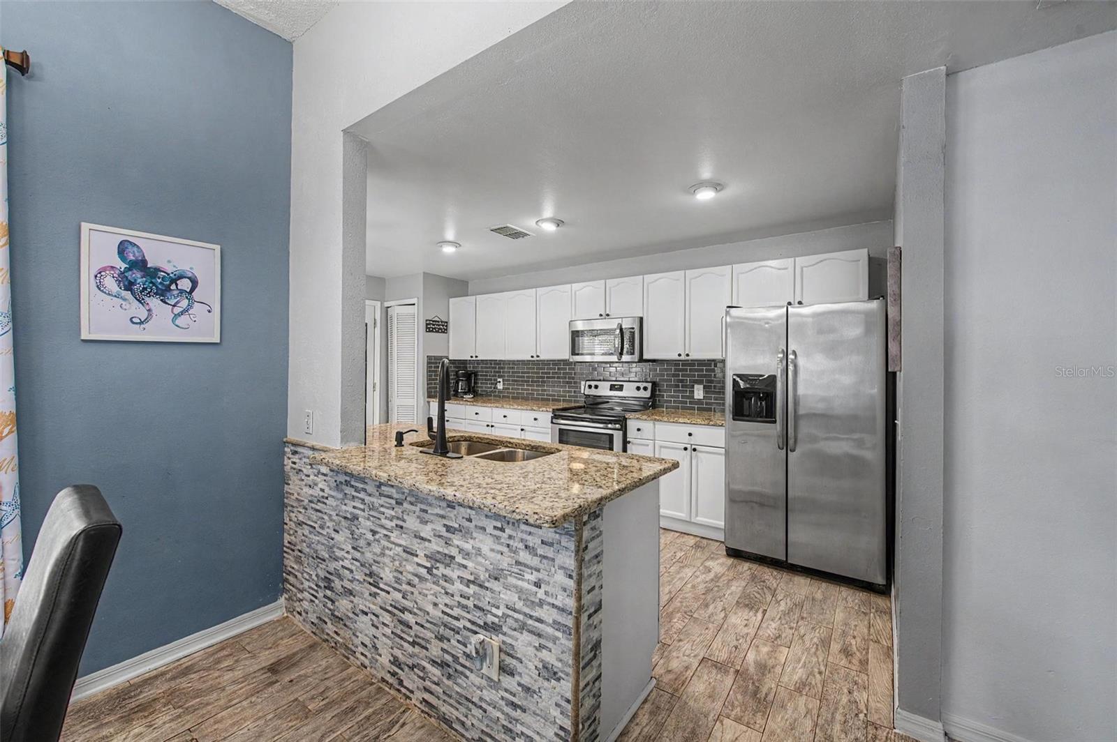 655 SAND RIDGE DR — photo 12
