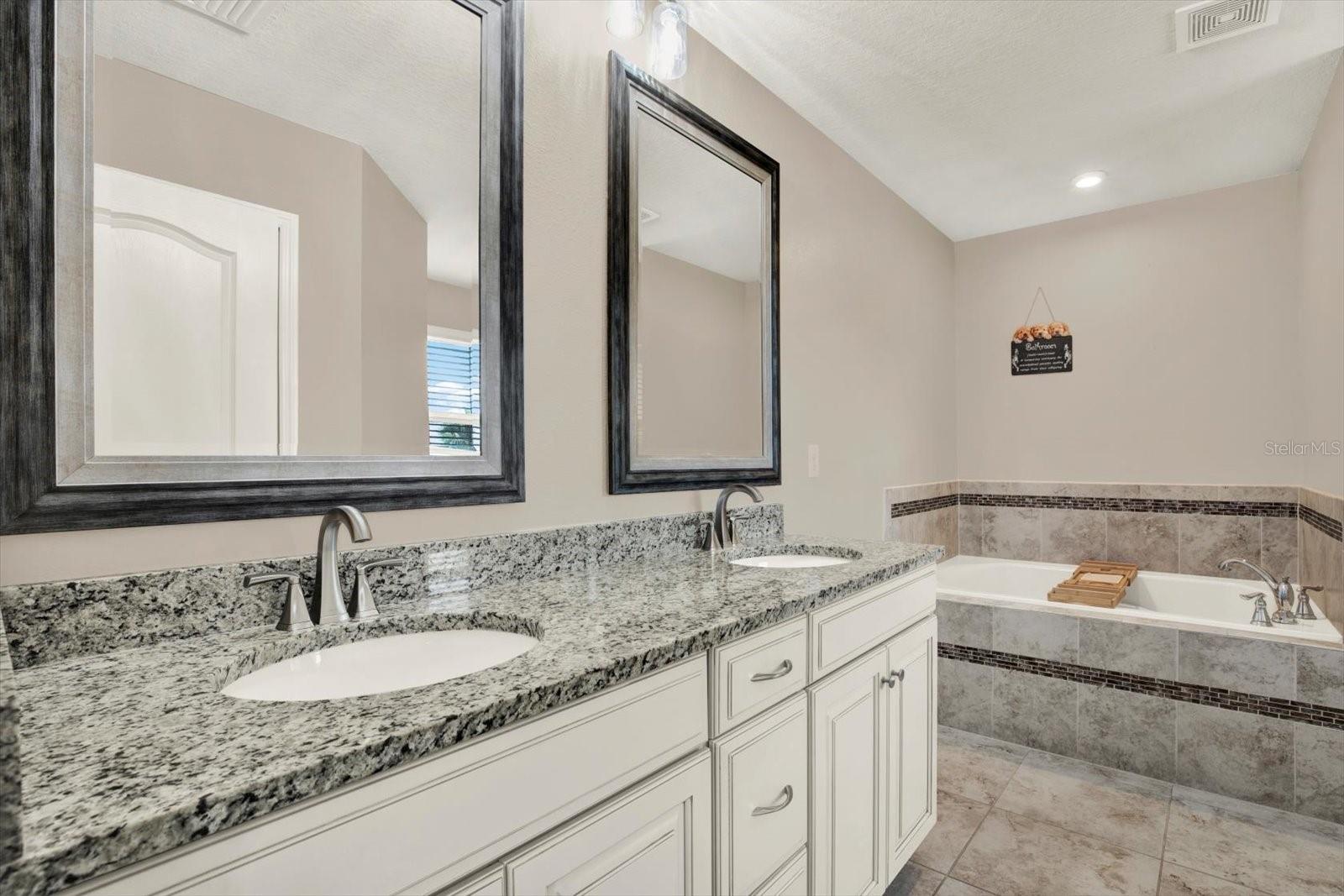 11702 LAKE LUCAYA DR — photo 26