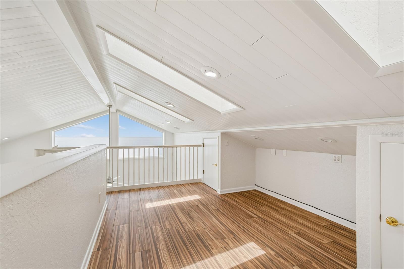 2038 CAROLINA AVE NE — photo 26