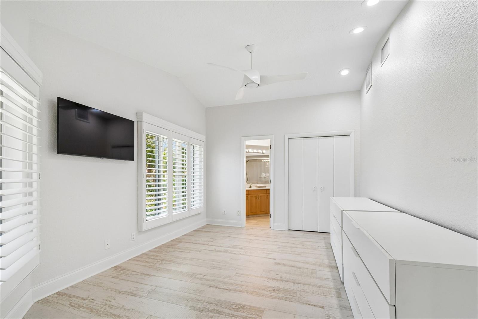 2038 CAROLINA AVE NE — photo 39