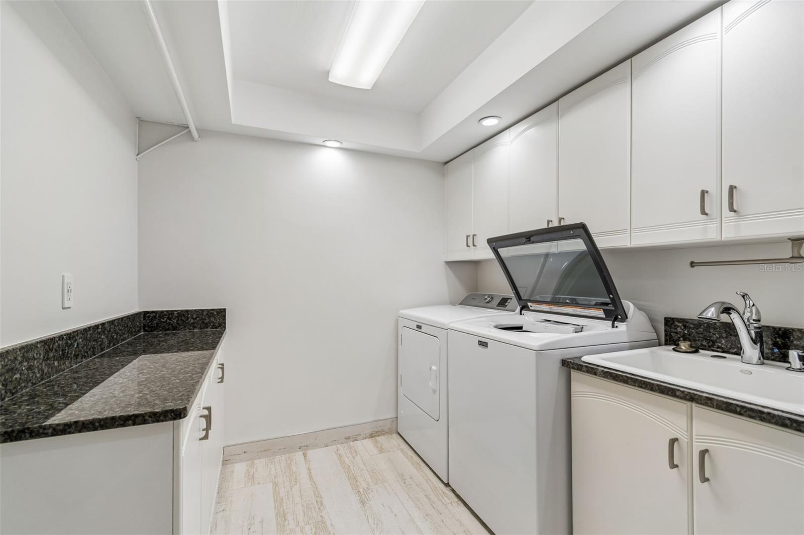 2038 CAROLINA AVE NE — photo 42