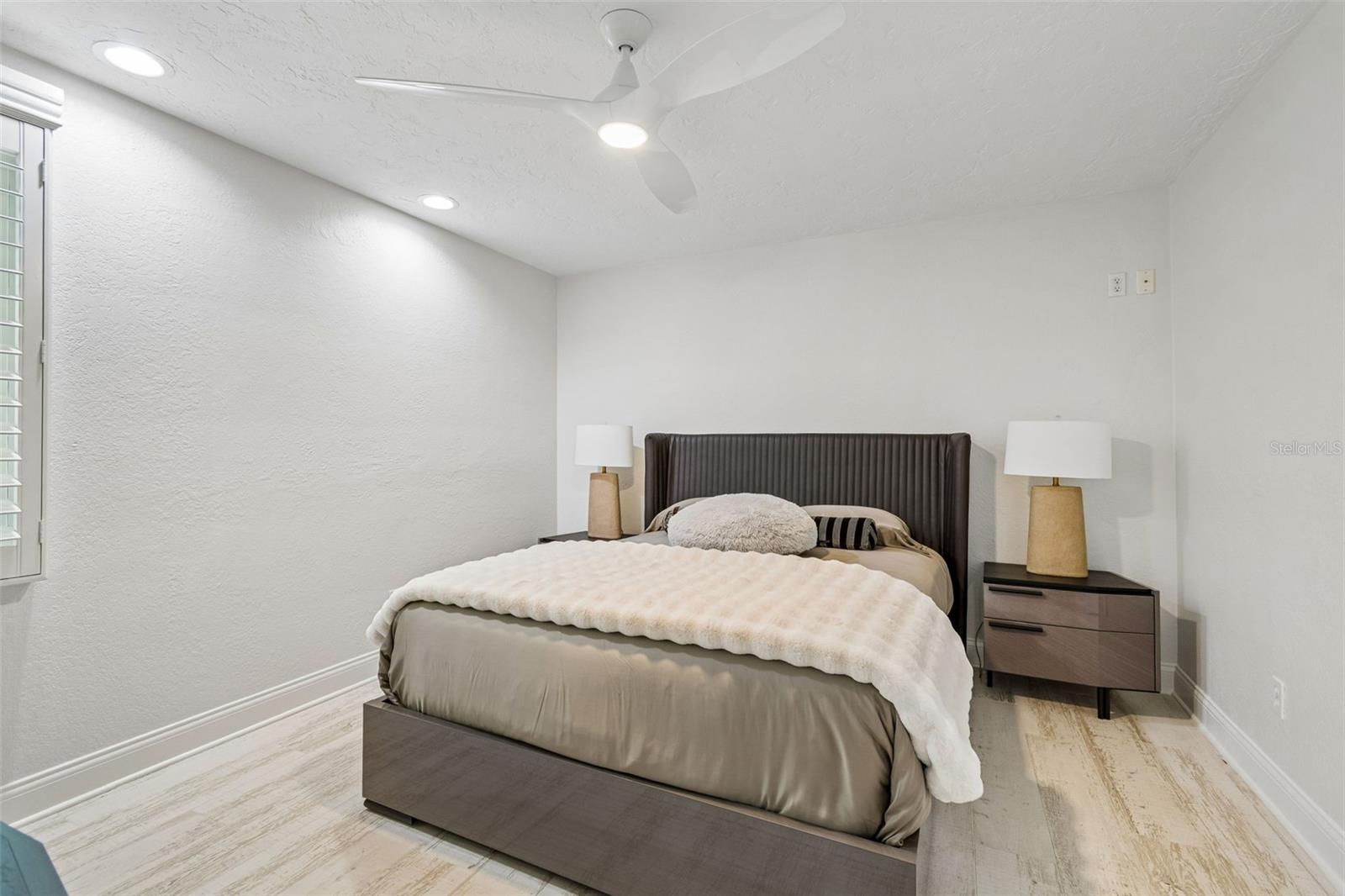 2038 CAROLINA AVE NE — photo 36