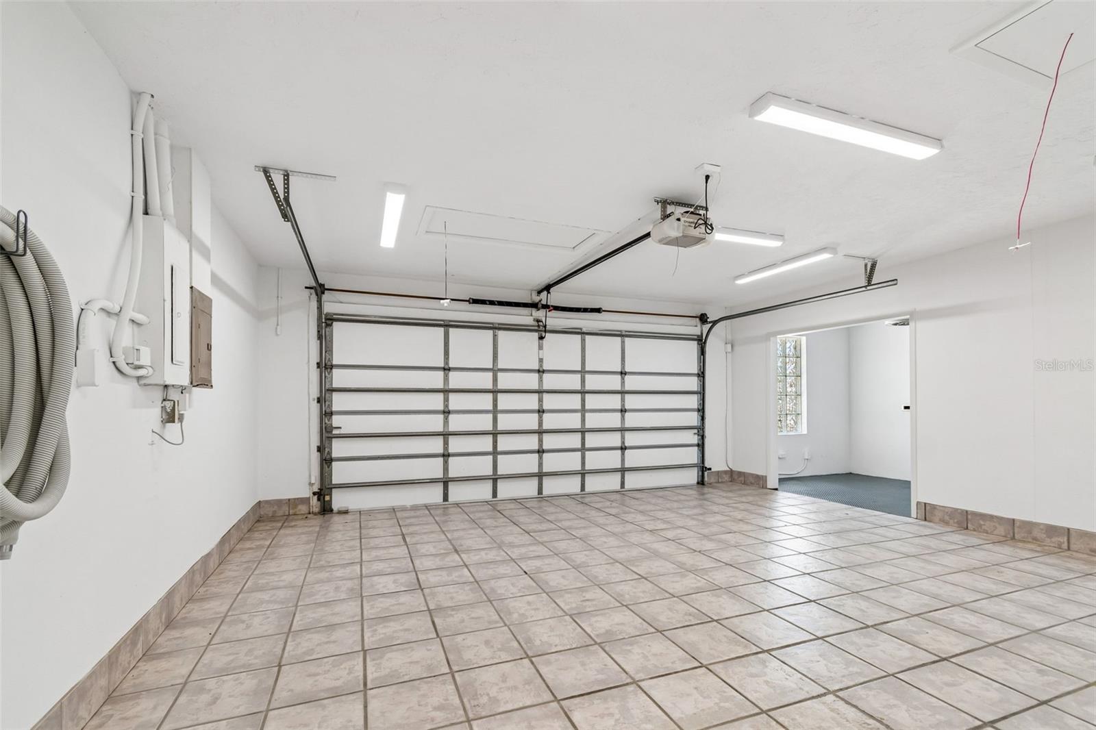 2038 CAROLINA AVE NE — photo 43