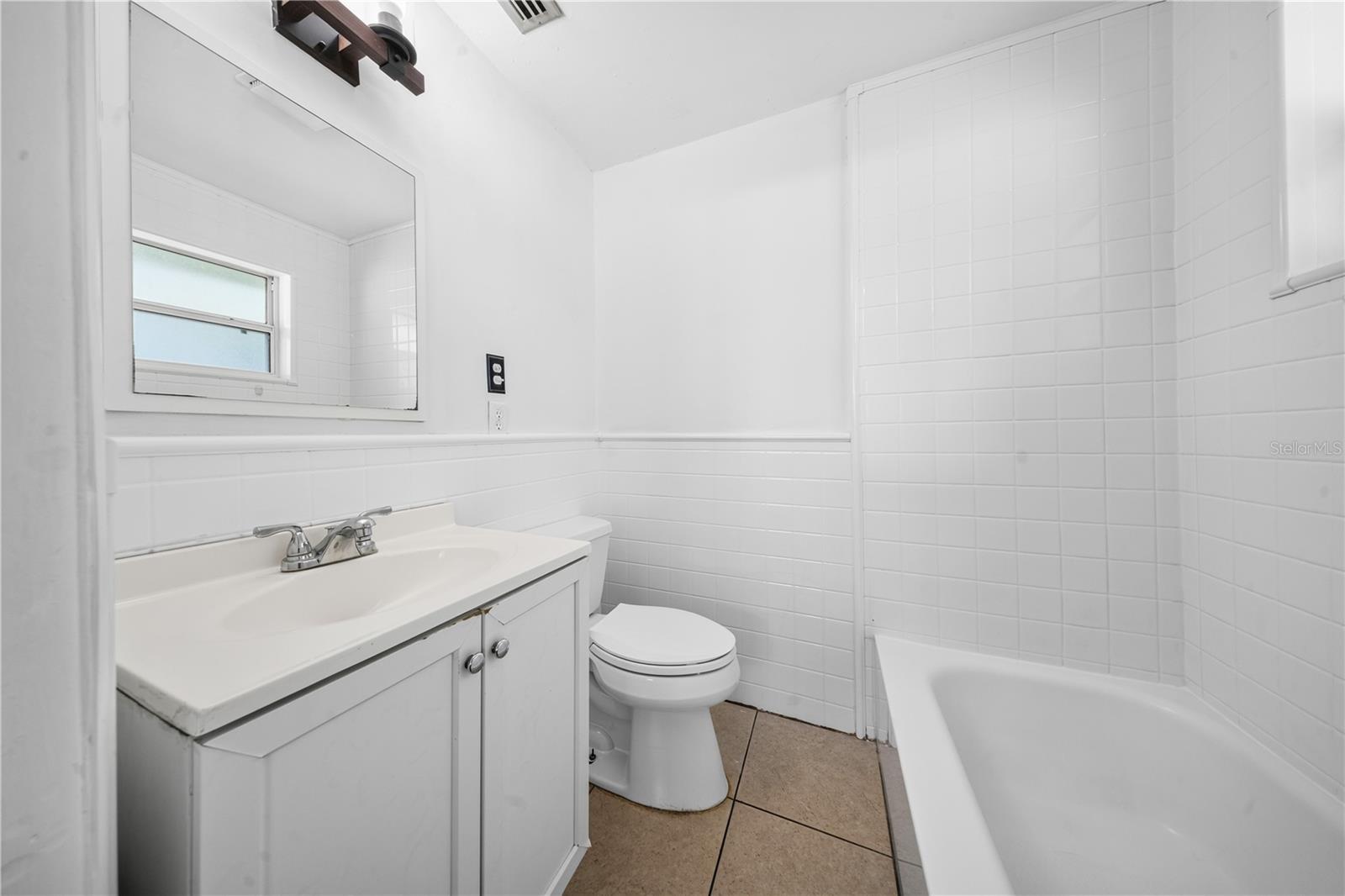 986 LEXINGTON DR — photo 13