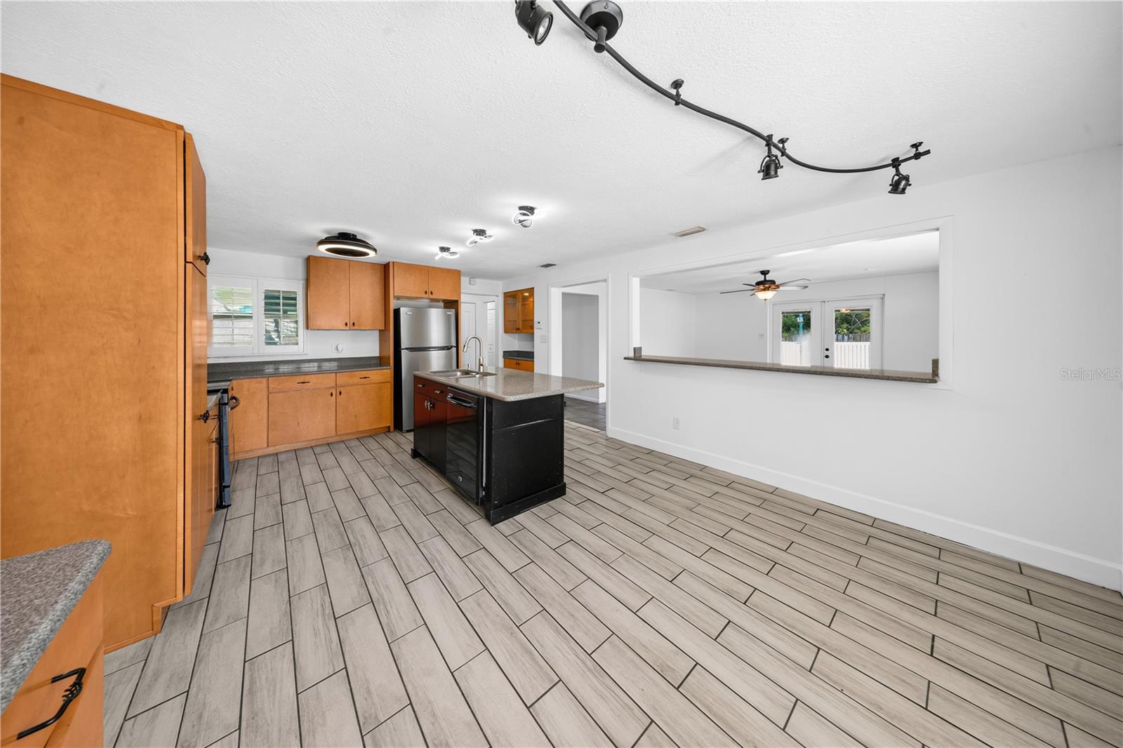 986 LEXINGTON DR — photo 8