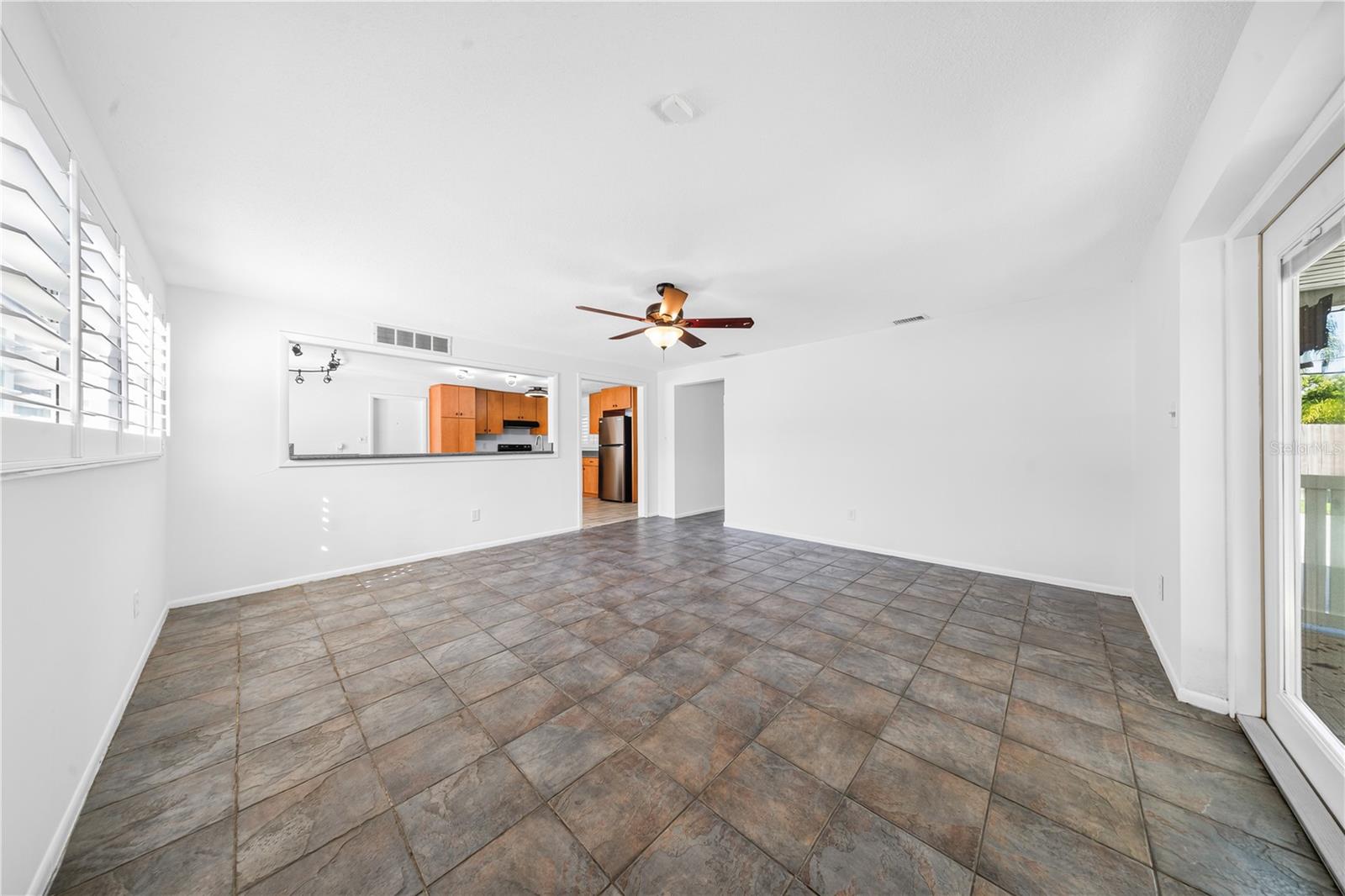 986 LEXINGTON DR — photo 10