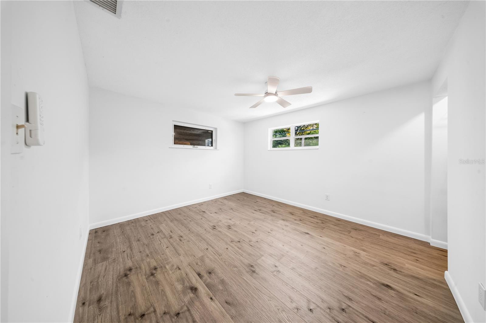 986 LEXINGTON DR — photo 18
