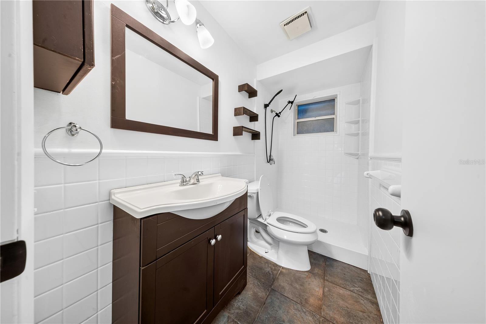 986 LEXINGTON DR — photo 17