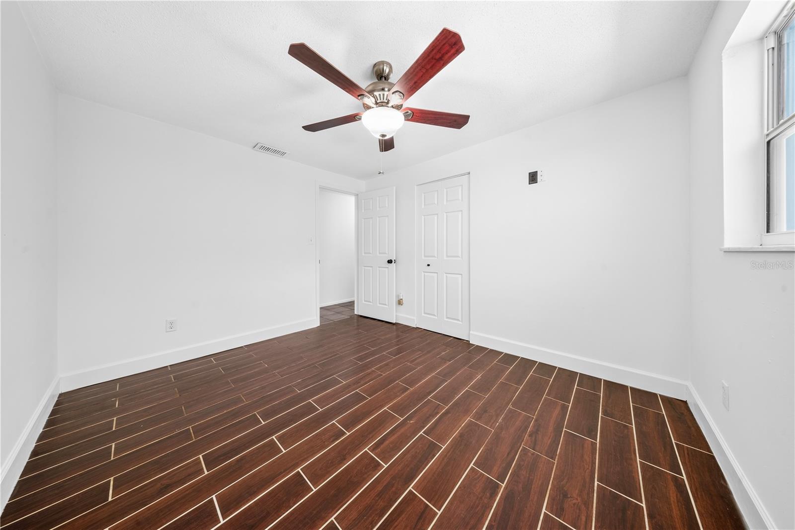 986 LEXINGTON DR — photo 16