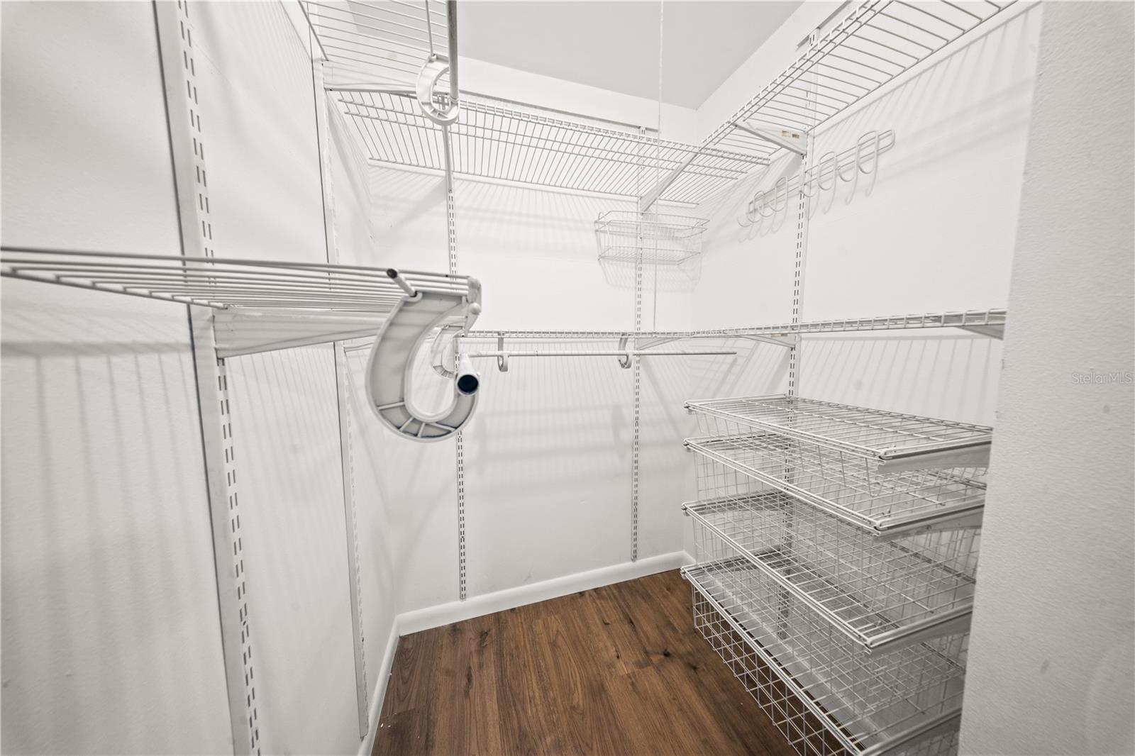 986 LEXINGTON DR — photo 20