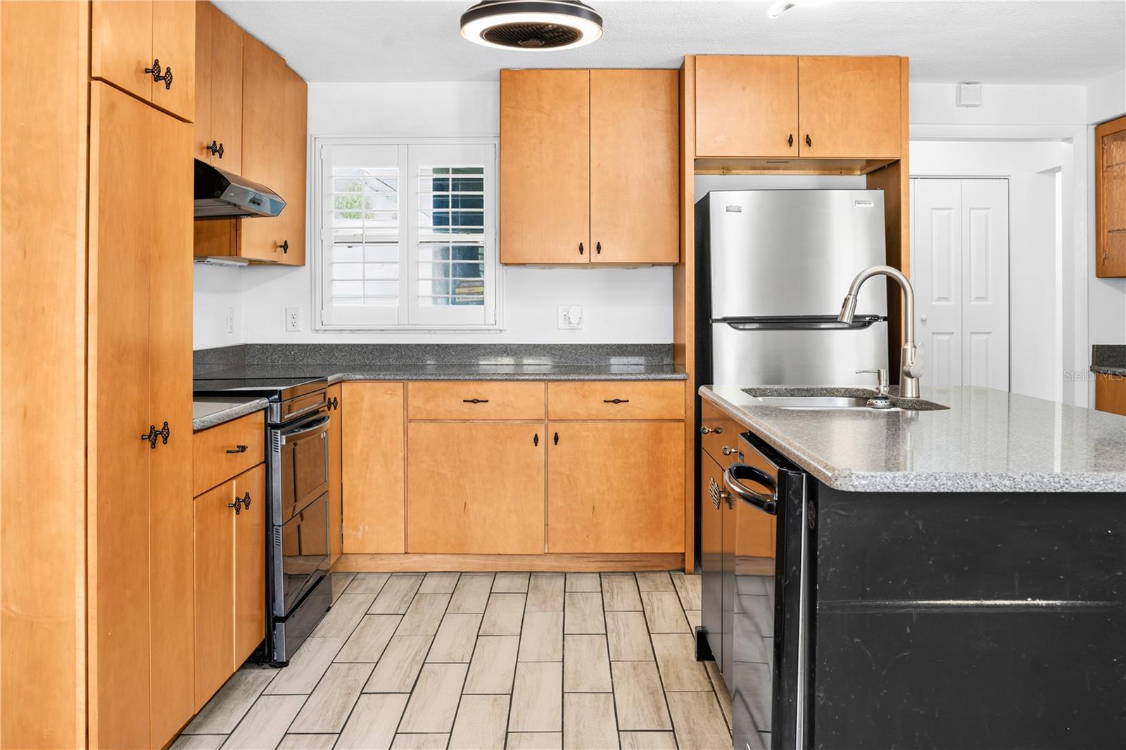 986 LEXINGTON DR — photo 4