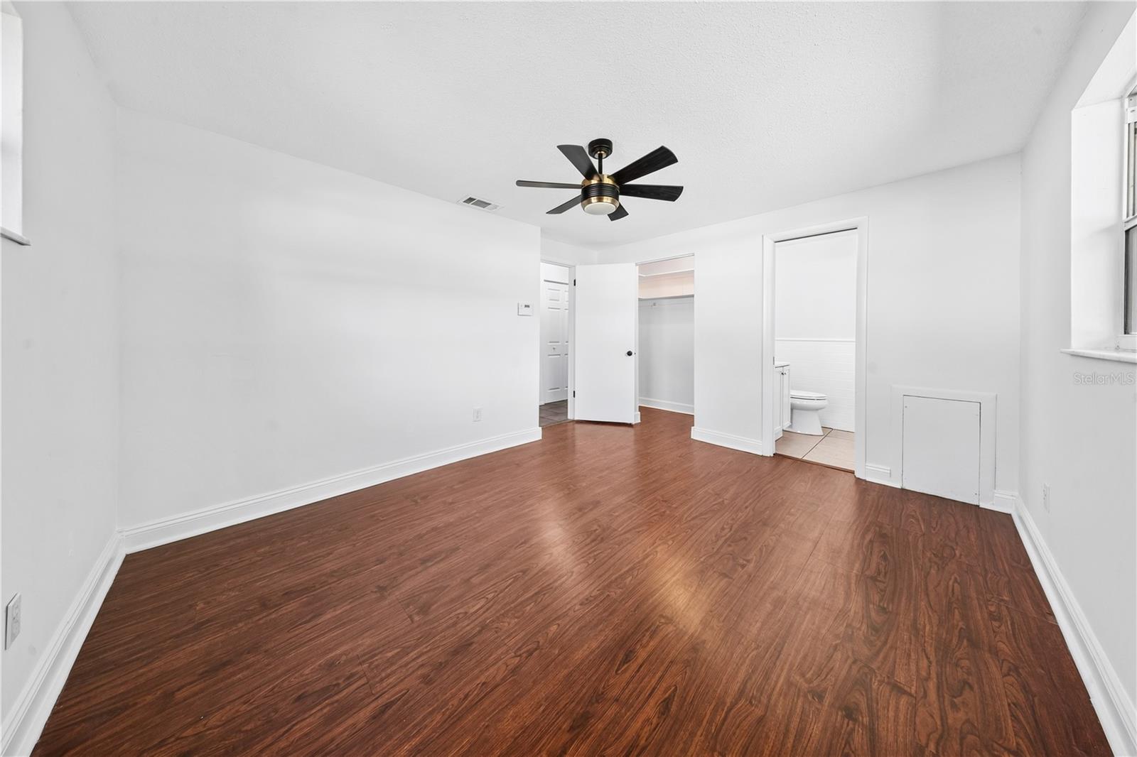 986 LEXINGTON DR — photo 11