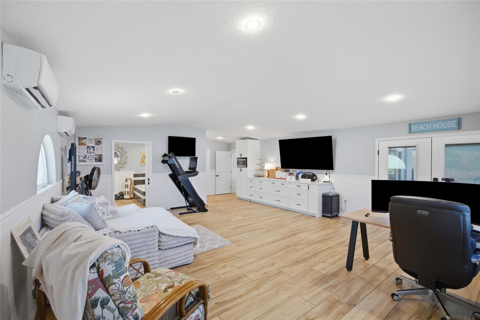 8211 HAYWARD LN — photo 20